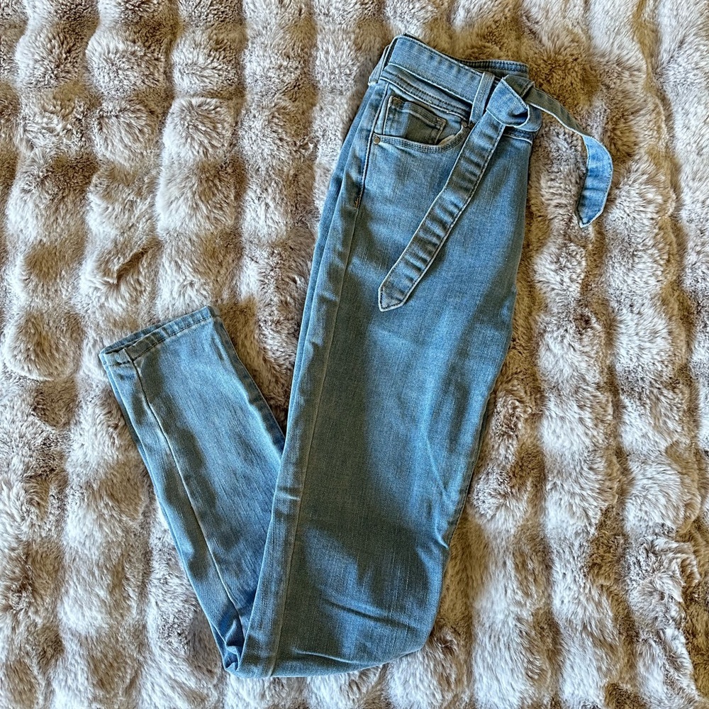 PacSun Super High Rise Light Wash Jegging w/ Tie Belt - Size 24